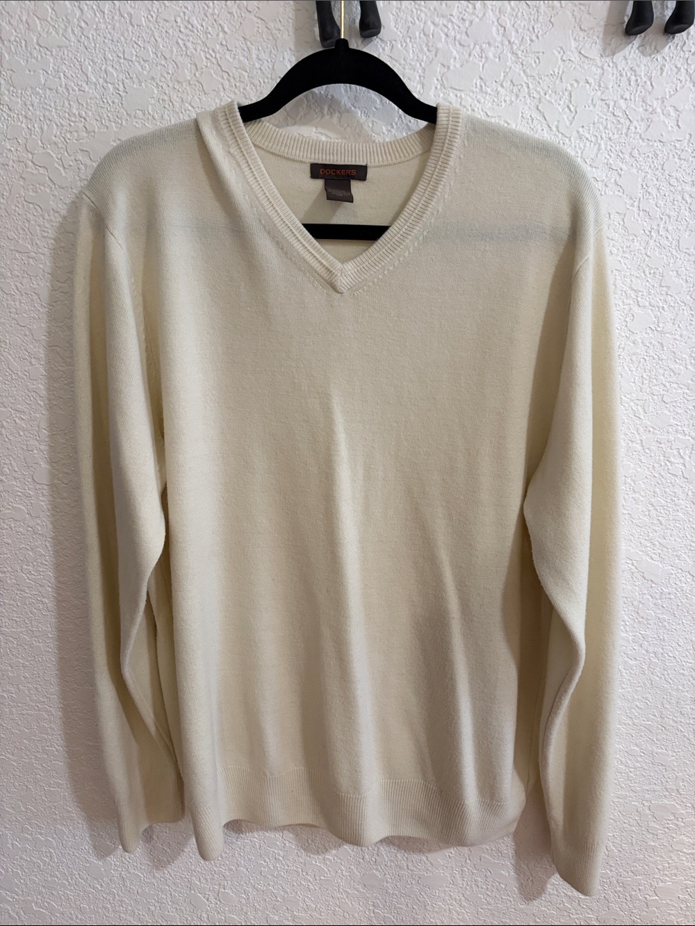 Dockers Men’s V-Neck Sweater in Cream